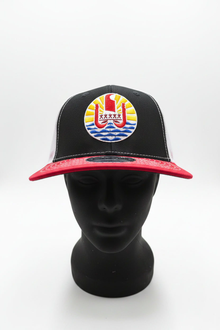 Casquette trucker noir et rouge avec filet blanc motif Tahiti.